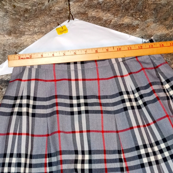 Authentic vintage Burberry skirt schoolgirl😍🥰 - Picture 7 of 8